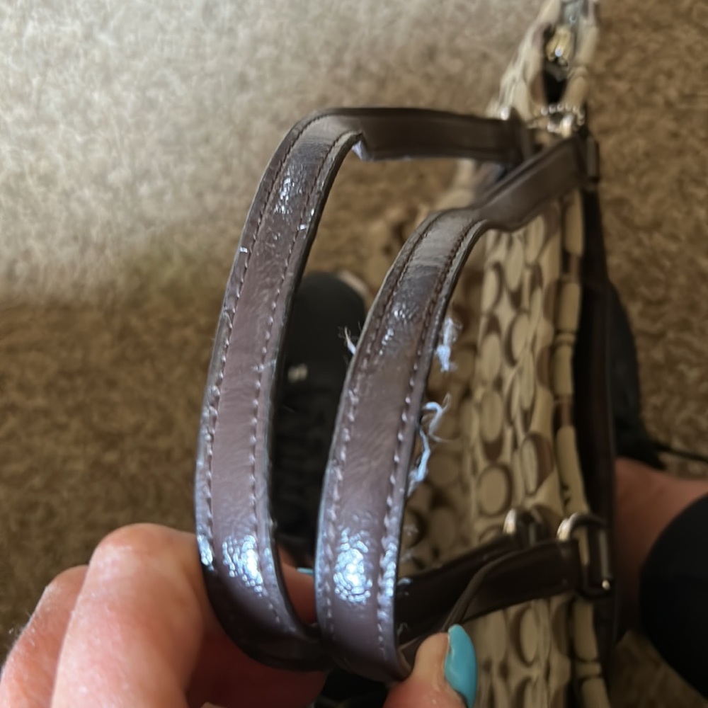 Coach purse. - Picture 4 of 5